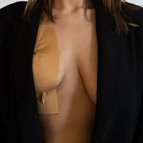 Boob tape plakken