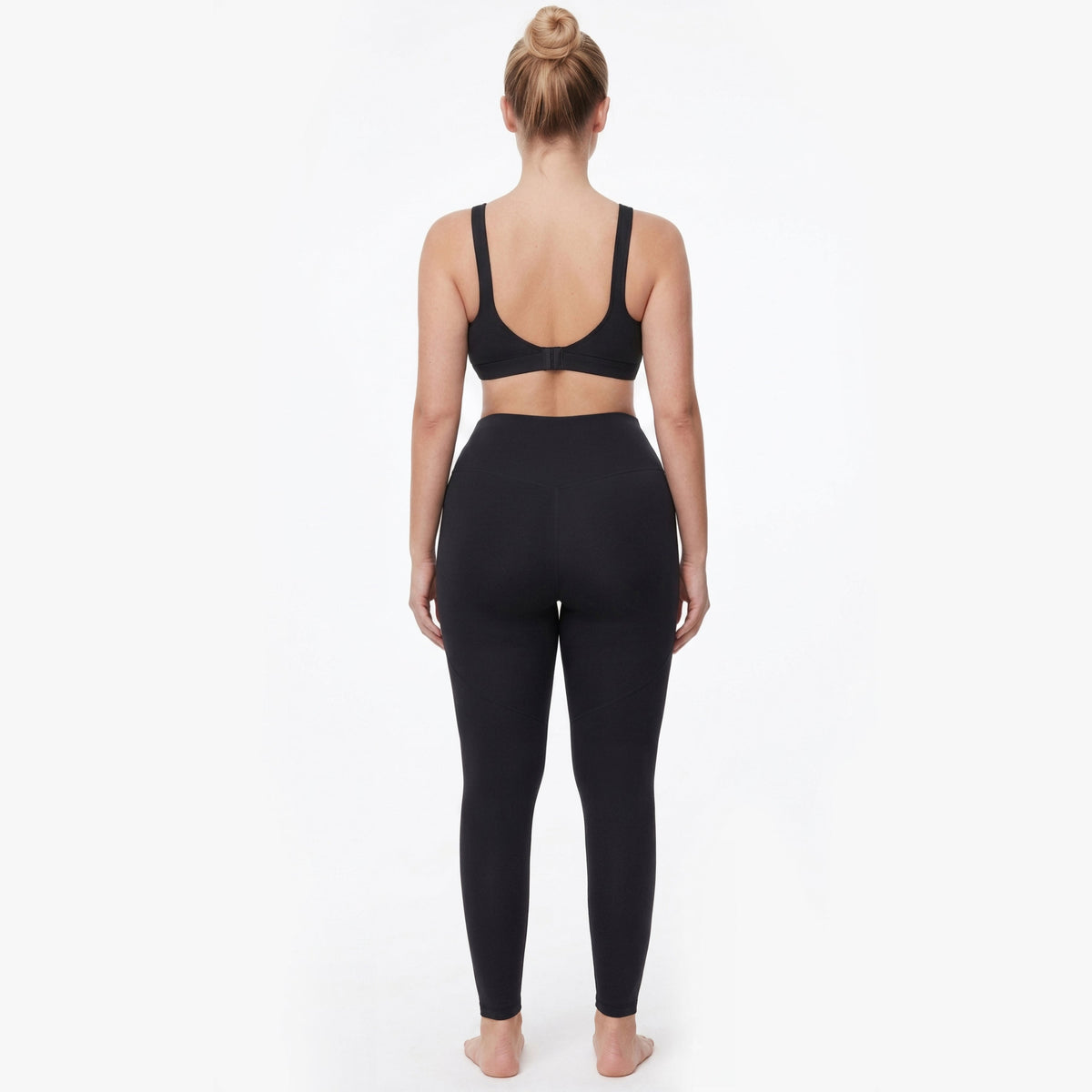 High-waisted sports leggings with phone pocket