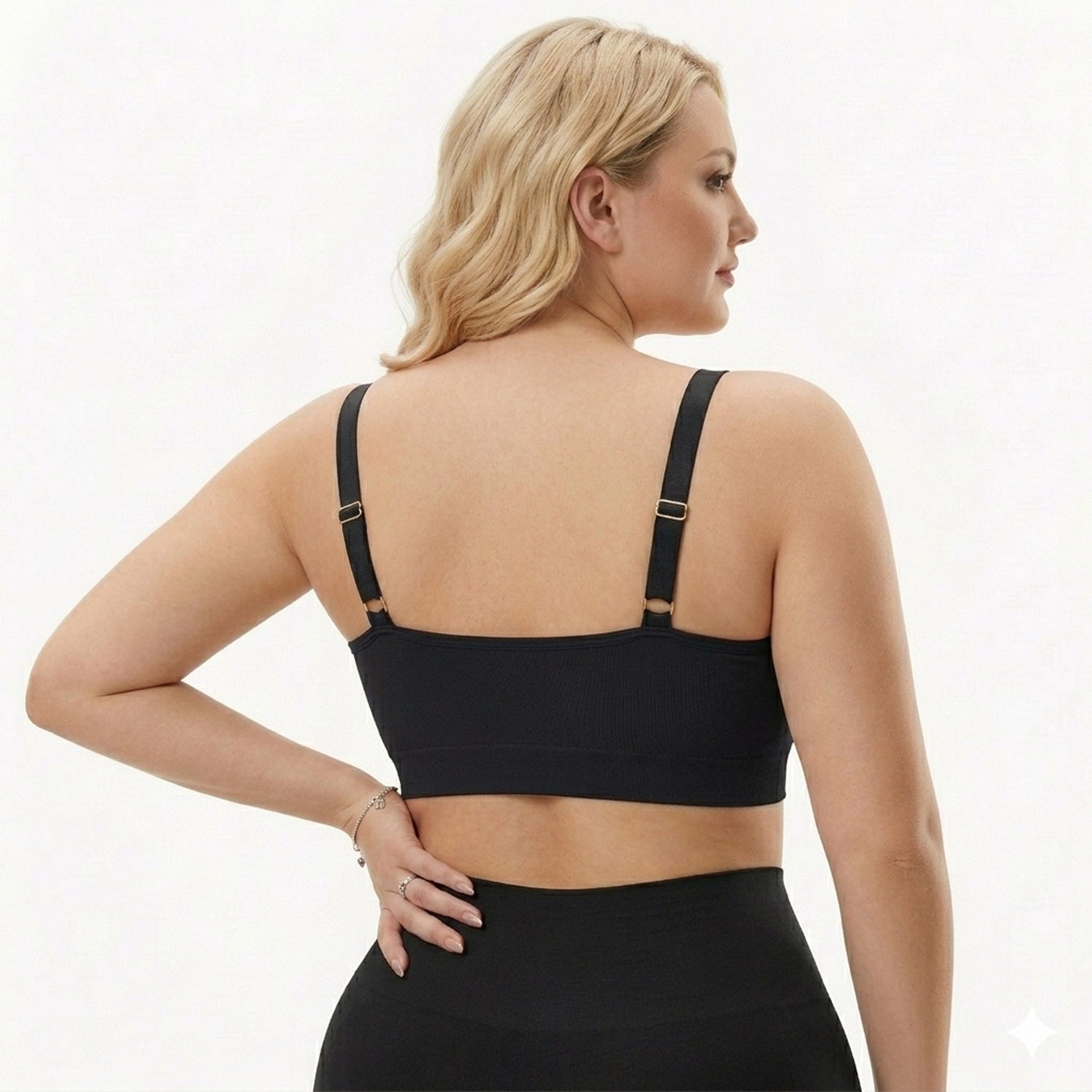 Seamless shaping bra with adjustable straps