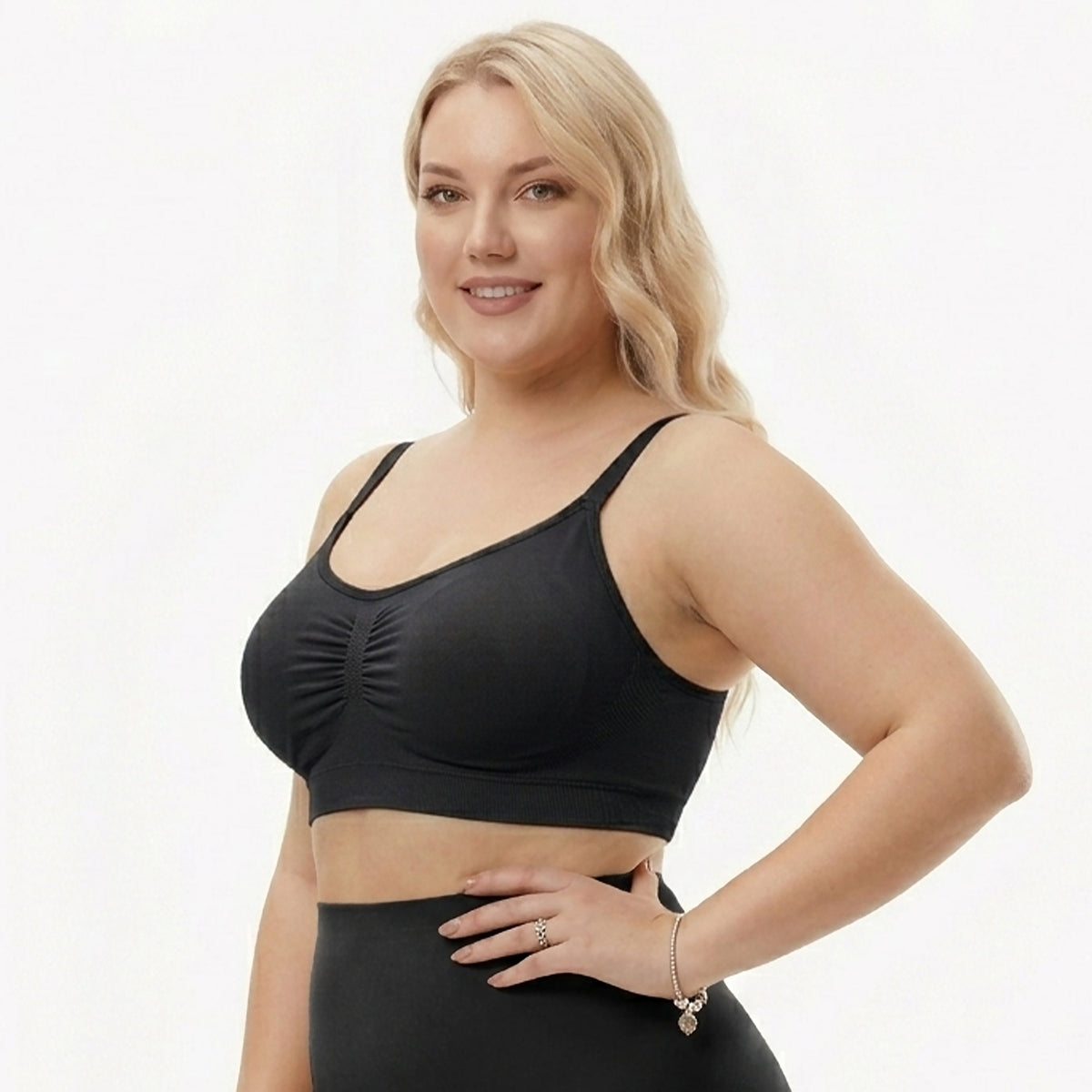Seamless shaping bra with adjustable straps