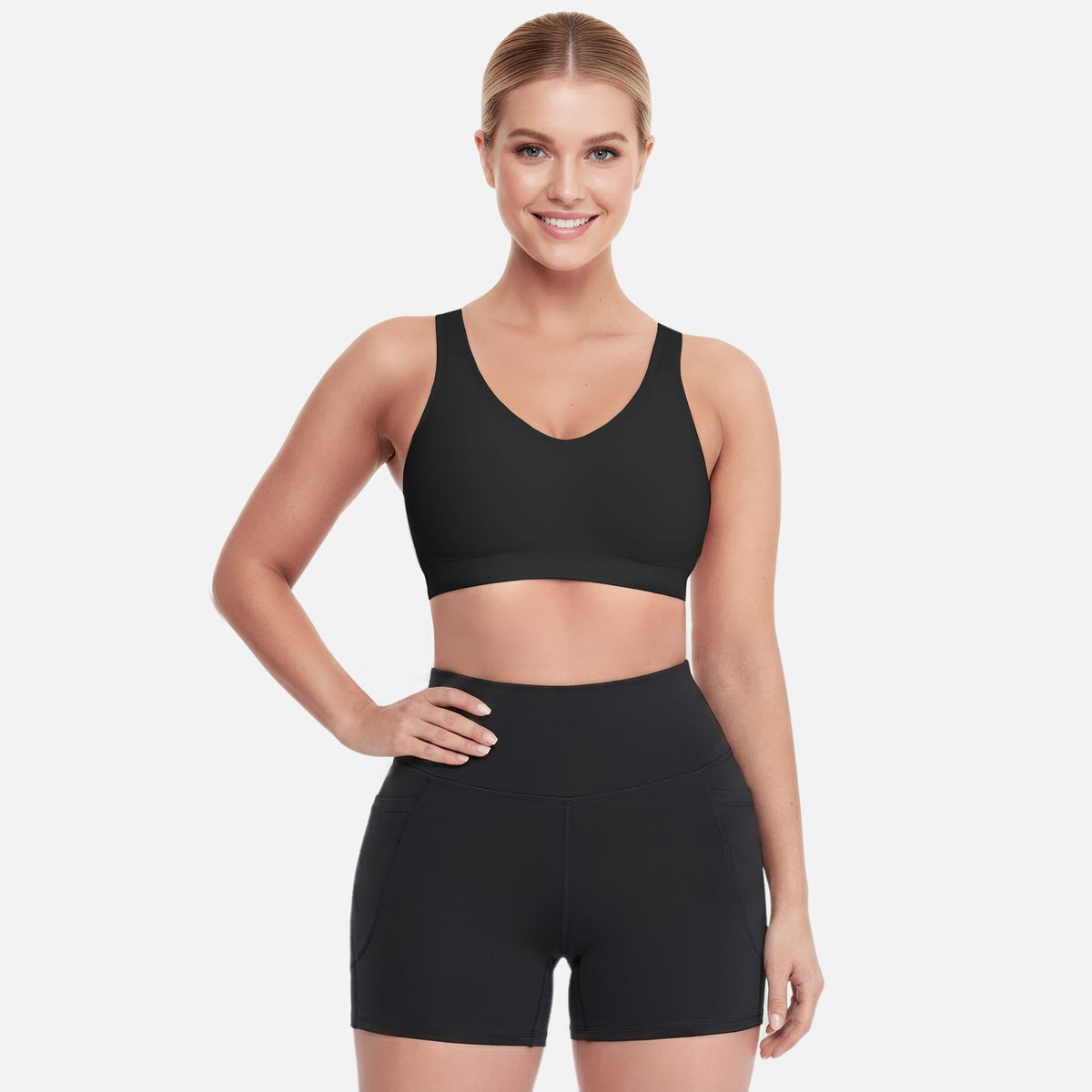 High-waisted sports shorts with phone pocket