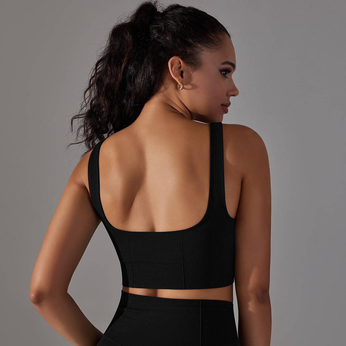 Comfortable sports bra with a U-shaped back